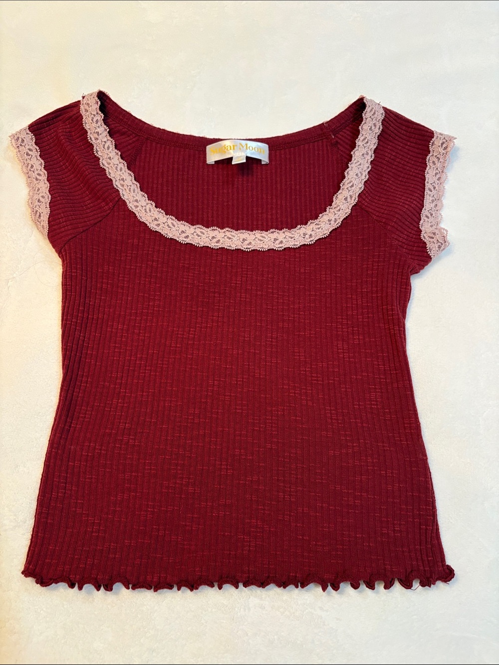 Lace-Trim Ribbed Short Sleeve Top in Burgundy